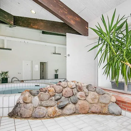 6 Person In Brovst-by Traum *