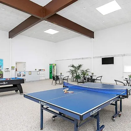 6 Person In Brovst-by Traum *