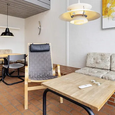 6 Person In Brovst-by Traum *