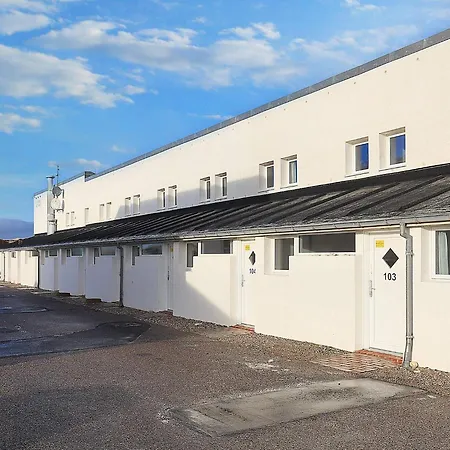 6 Person In Brovst-by Traum *