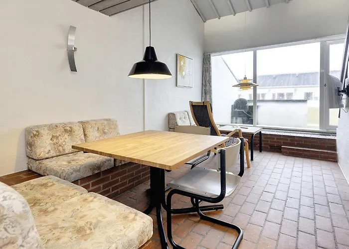 6 Person In Brovst-by Traum